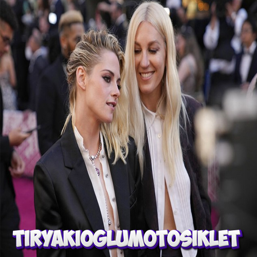 8 Foto Dylan Meyer yang Sudah Resmi Menikah dengan Kristen Stewart