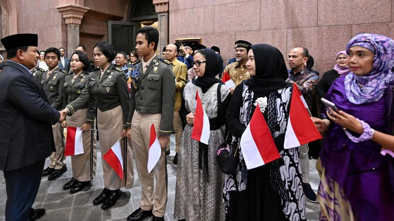 Diaspora Indonesia Sambut Kedatangan Presiden Prabowo di Abu Dhabi