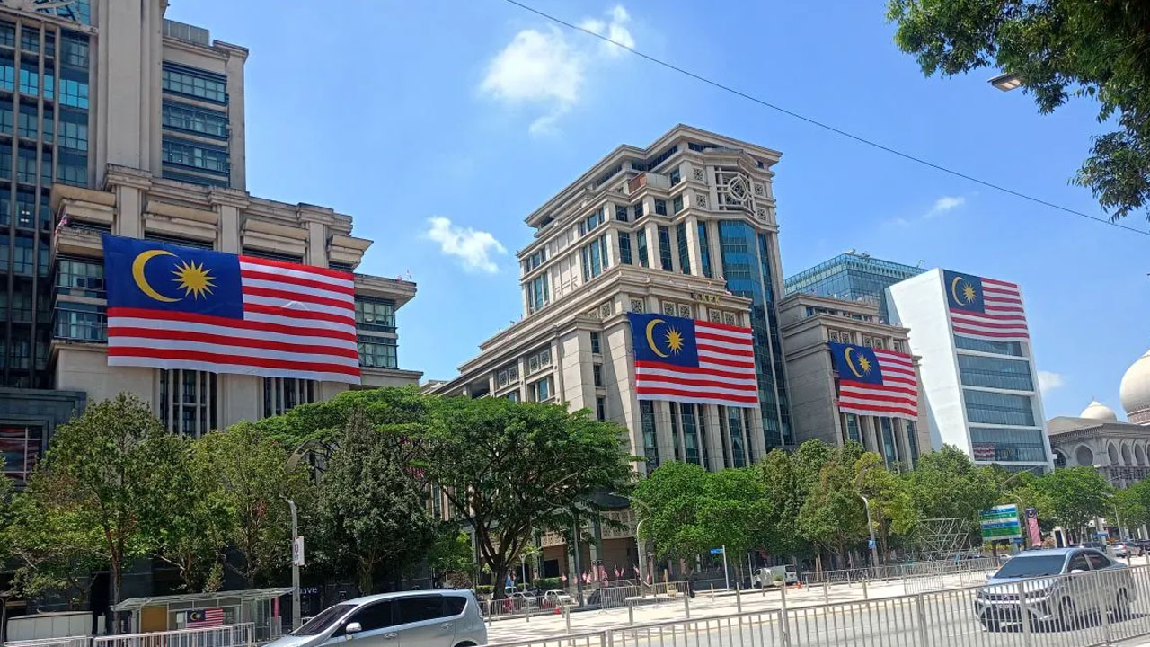 Malaysia Perketat Penggunaan Energi, Batasi Suhu AC Gedung Pemerintah